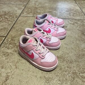 Toddler girls pink Nike dunks low (1 PAIR ONLY)